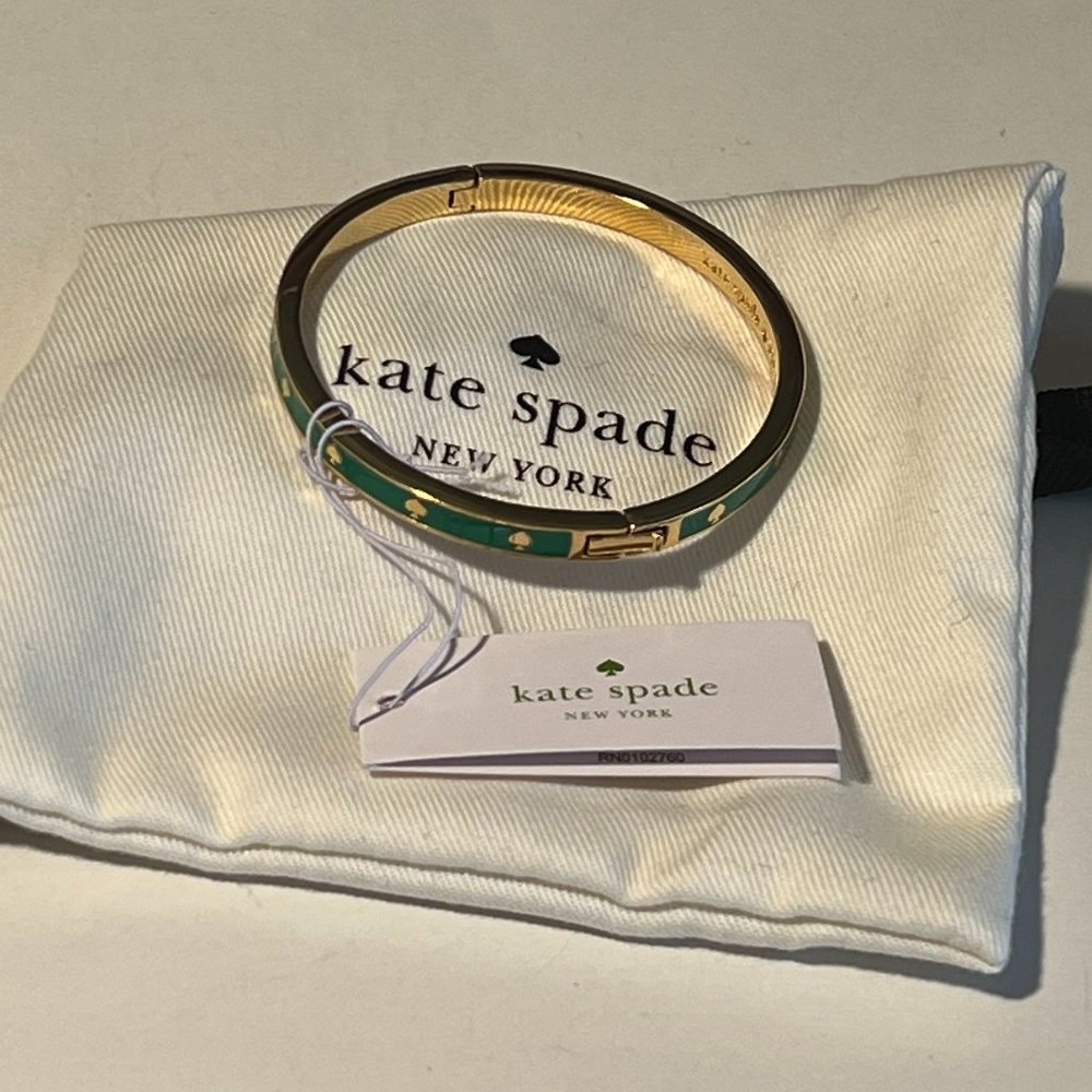 Kate Spade Spot the Spade Green Bangle